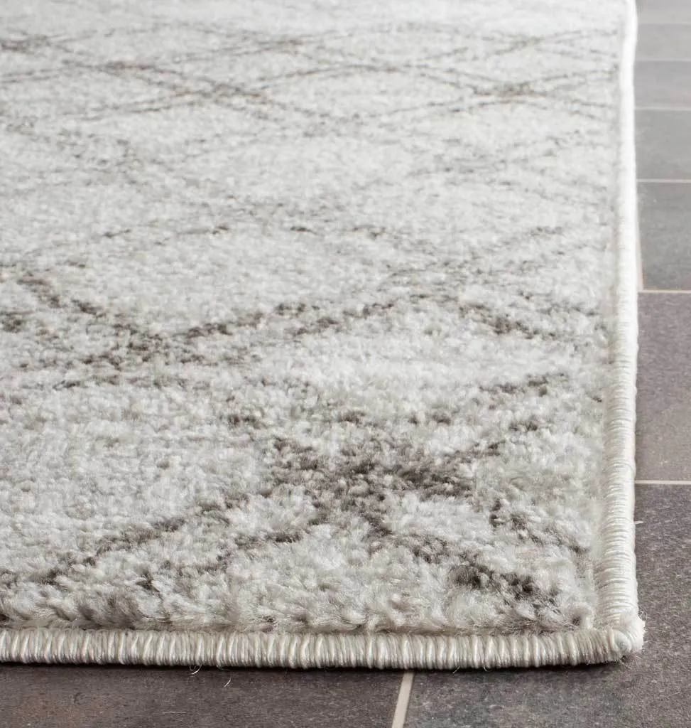 Adirondack Lattice Silver/Charcoal Runner Rug