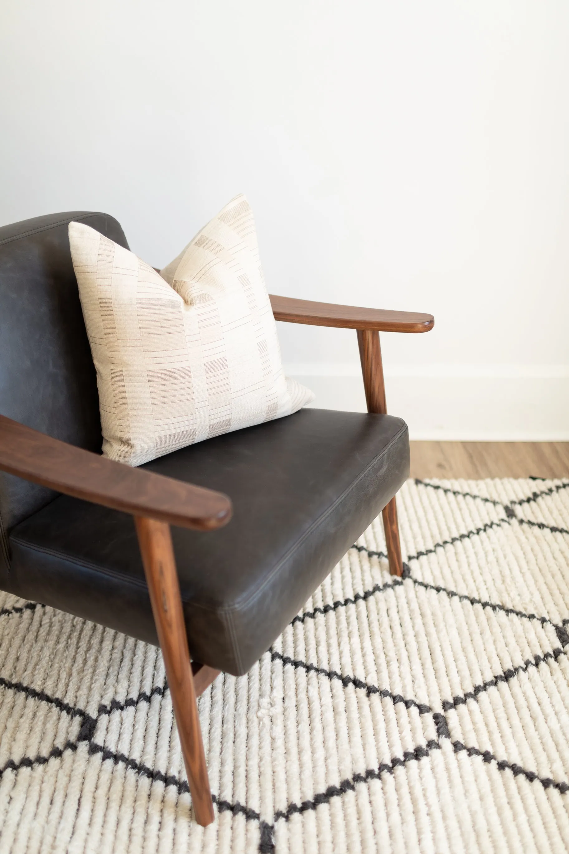 Chris Loves Julia x  Loloi Alice Cream / Charcoal - Diamonds Rug