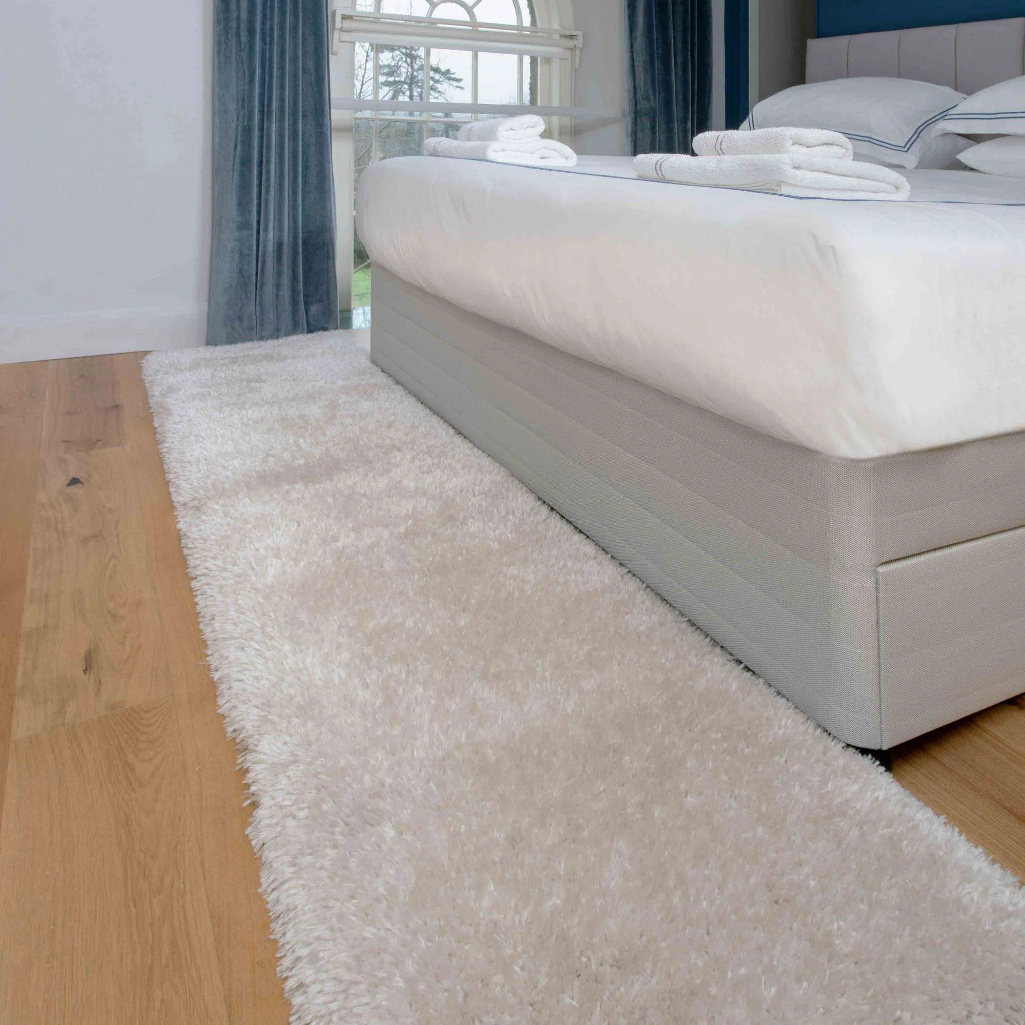 Deluxe Thick Soft Beige Shaggy Living Room Rug - Whistler