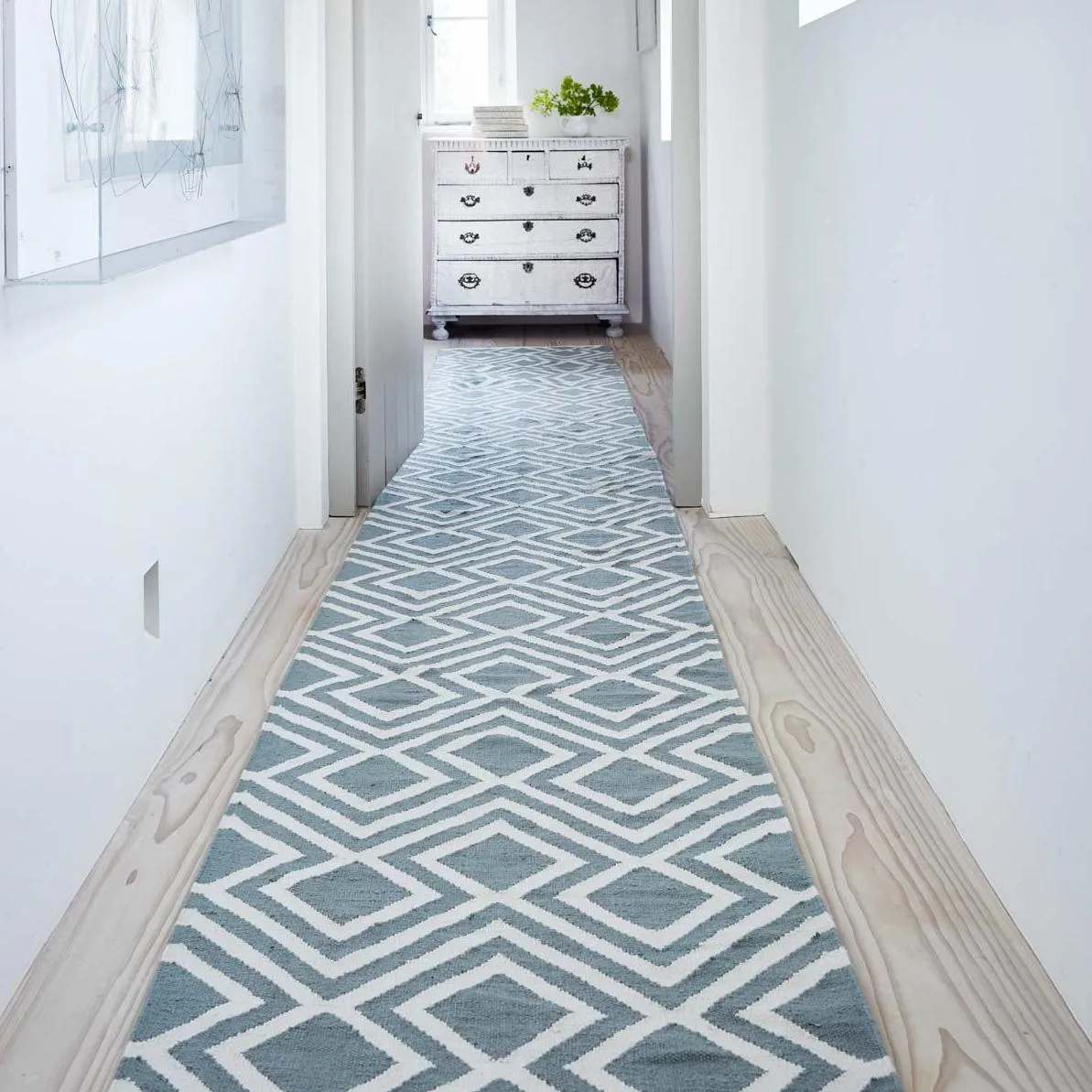 Dove Grey Iris Rug