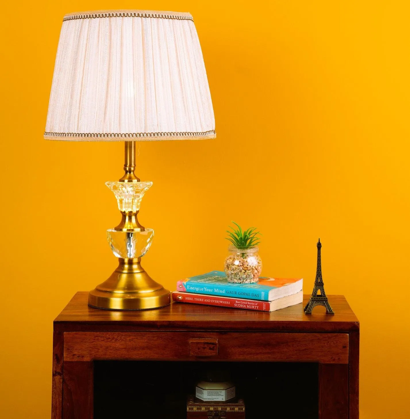 Golden Elegance Vase Shaped Table Lamp – Modern Classic Design