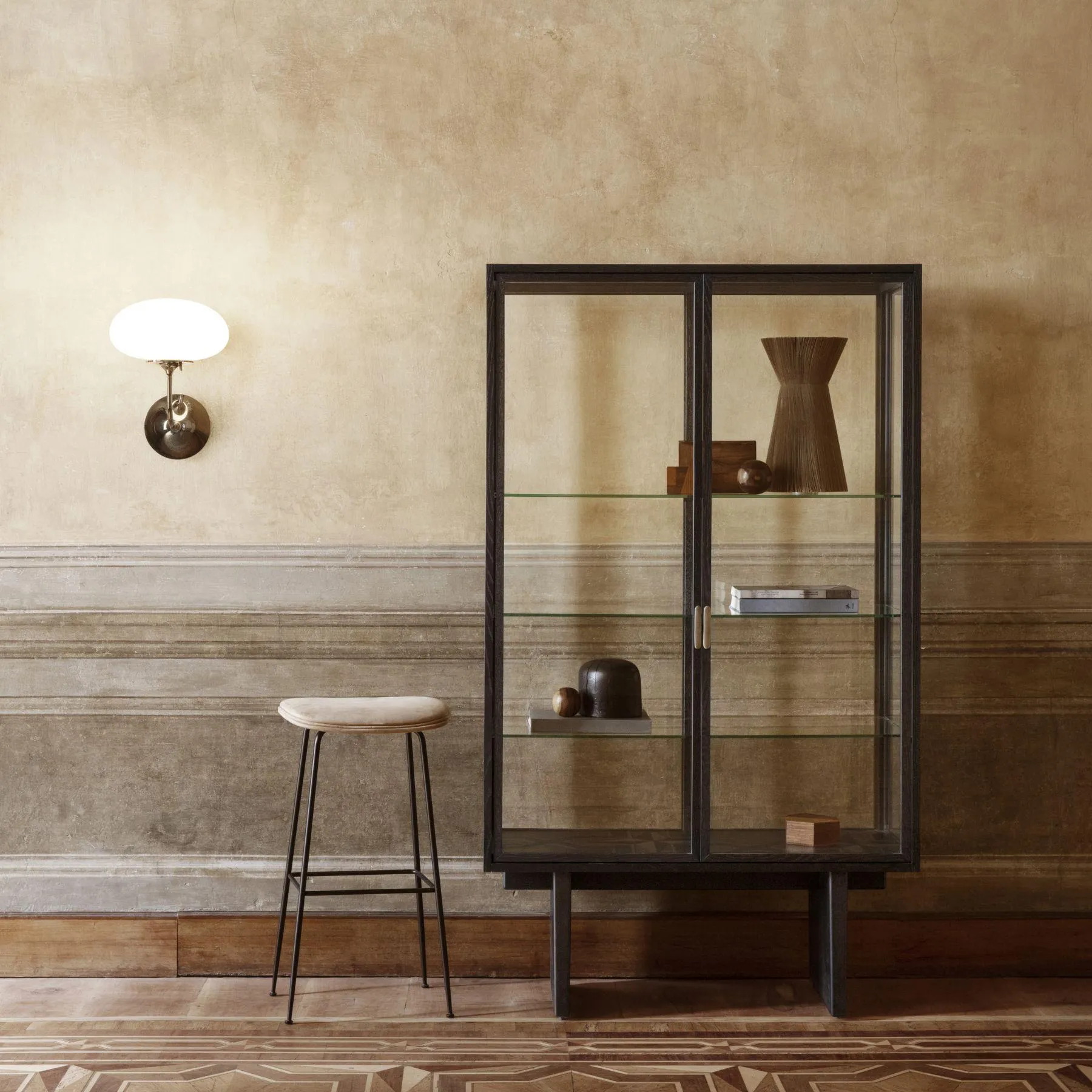 GUBI Stemlite Wall Light