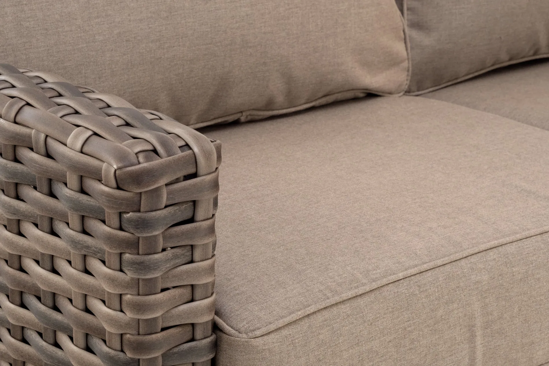 Lakeside Loveseat