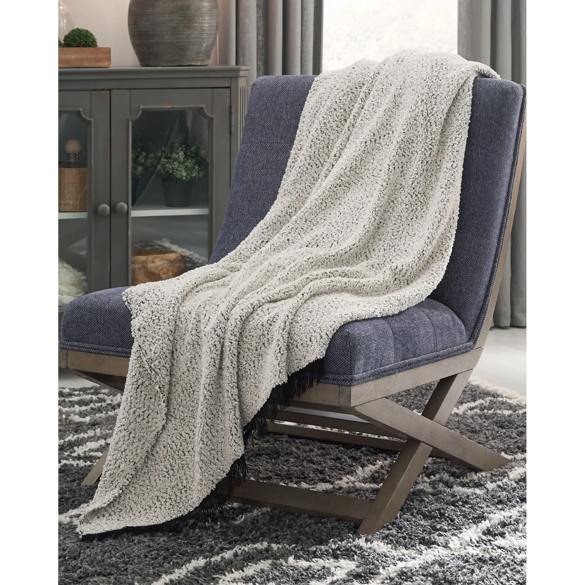 Leonita Throw