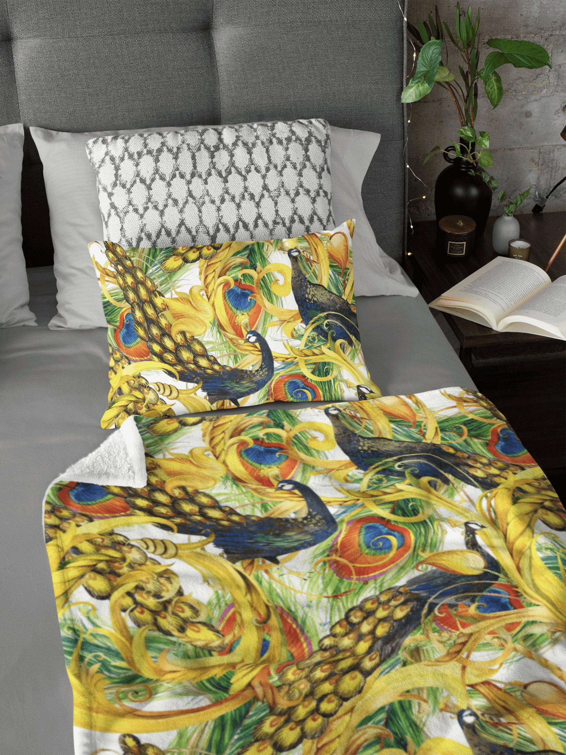 Luxurious Peacock Bird Design Soft Fluffy Velvet Flannel Fleece Throw Blanket