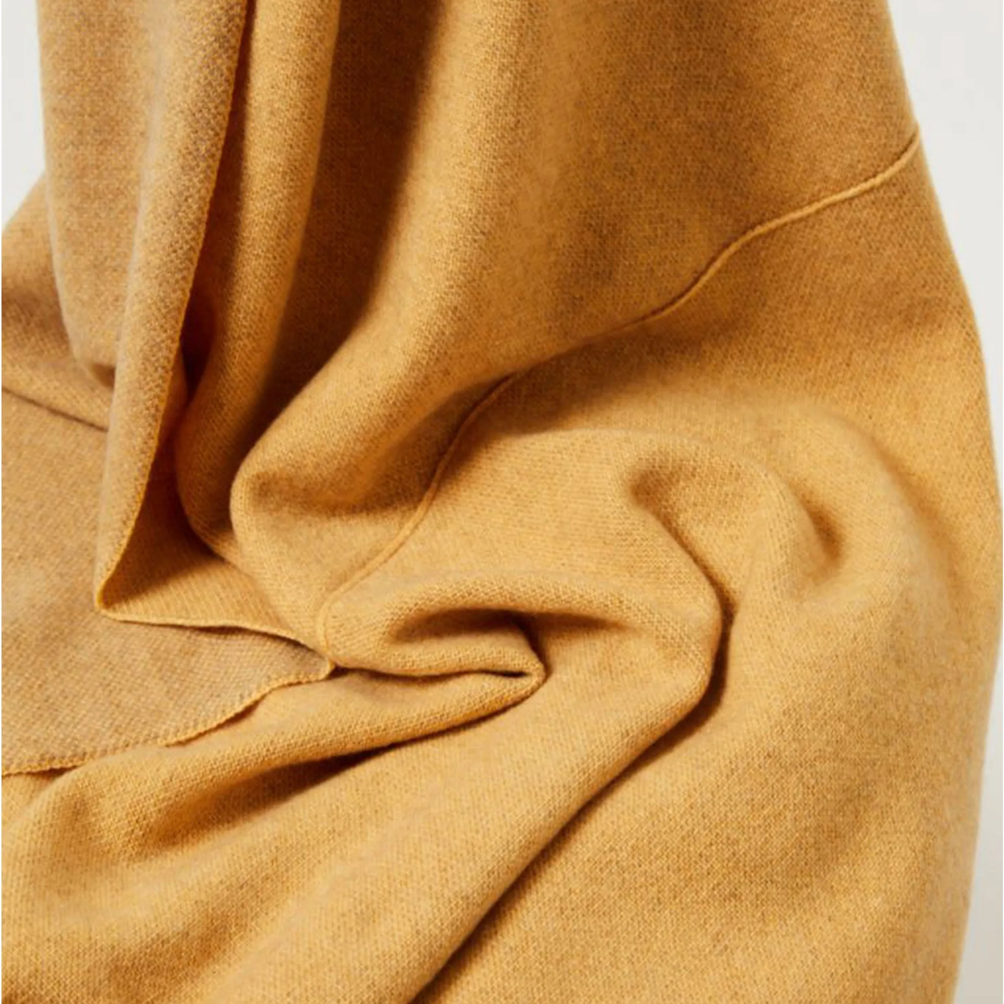 Manda Throw