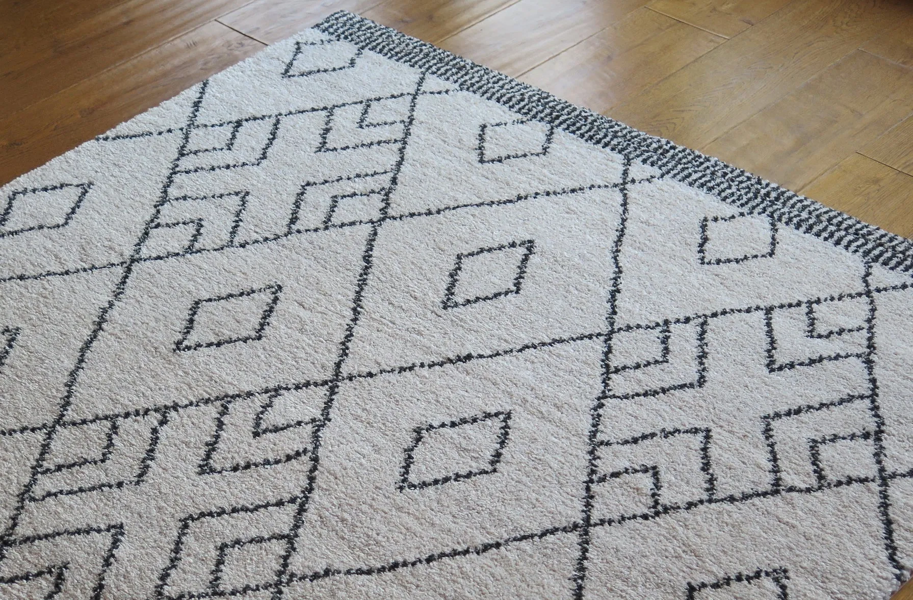 Marjan-Diamond/Rhombus Pattern Geometric Thick Soft Shaggy Rug (Cream/Grey, 160x230cm)