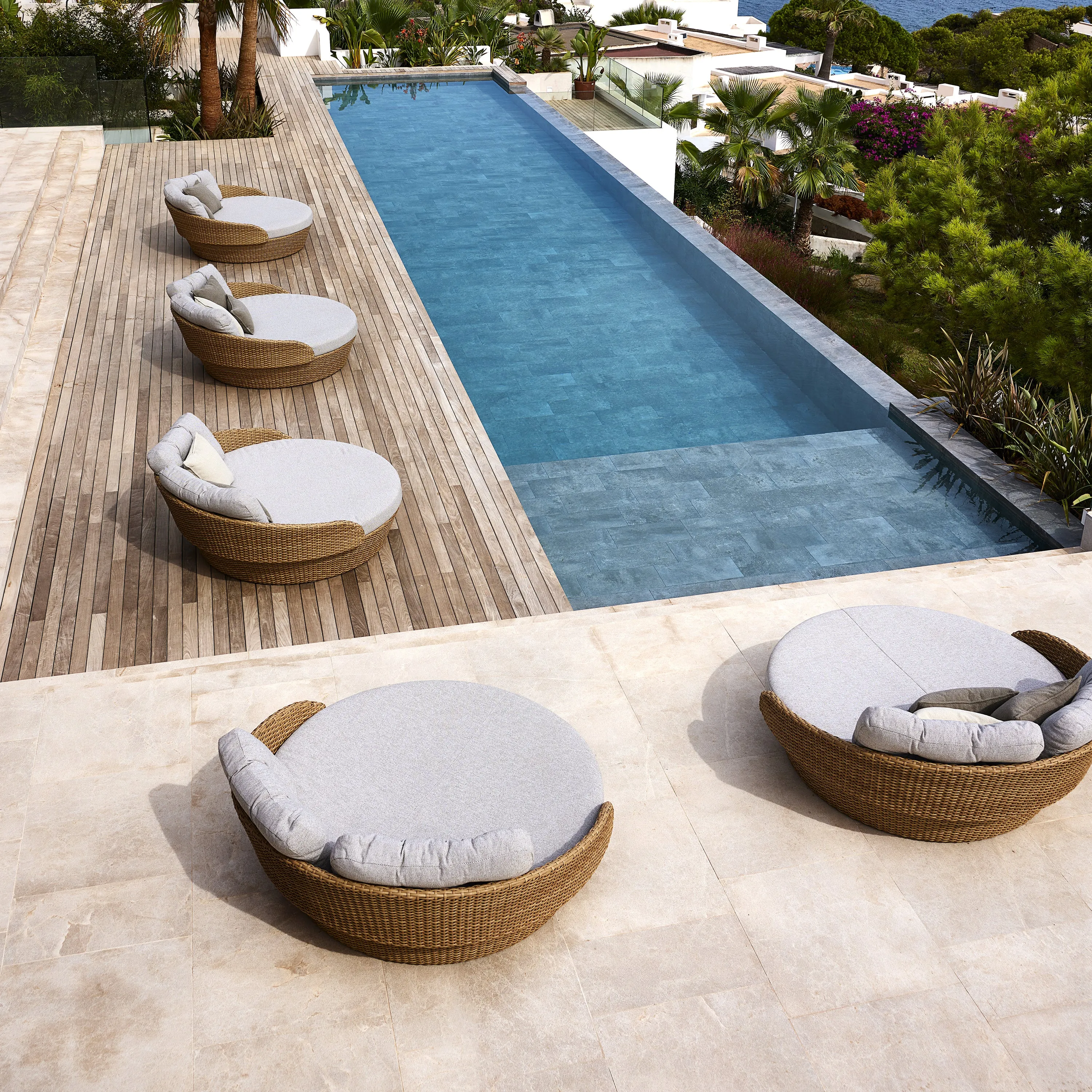 Ocean Outdoor Daybed
